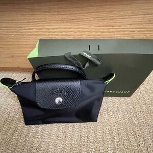Longchamp Elegant Black Crossbody with Green Highlights🥬🥬